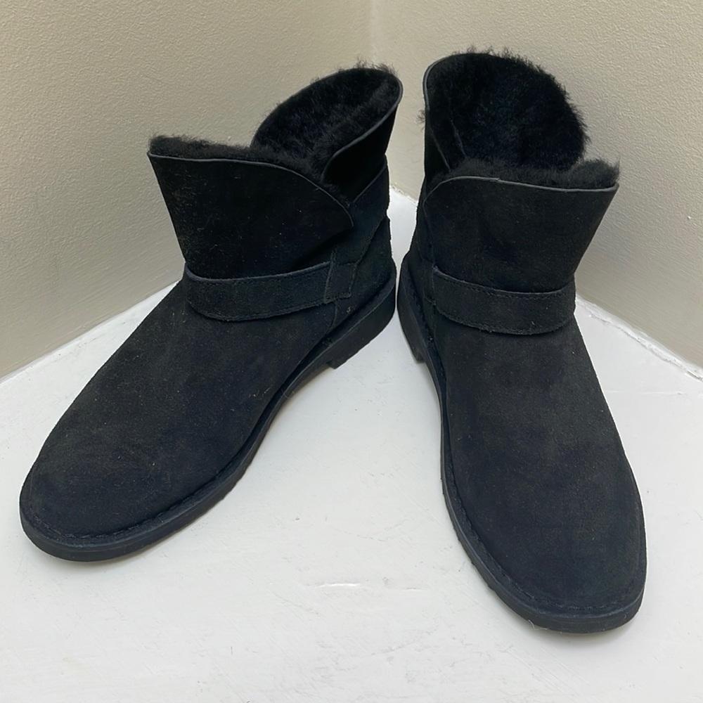 NWOB UGG Zariyah Water Repellent Ankle Bootie 10